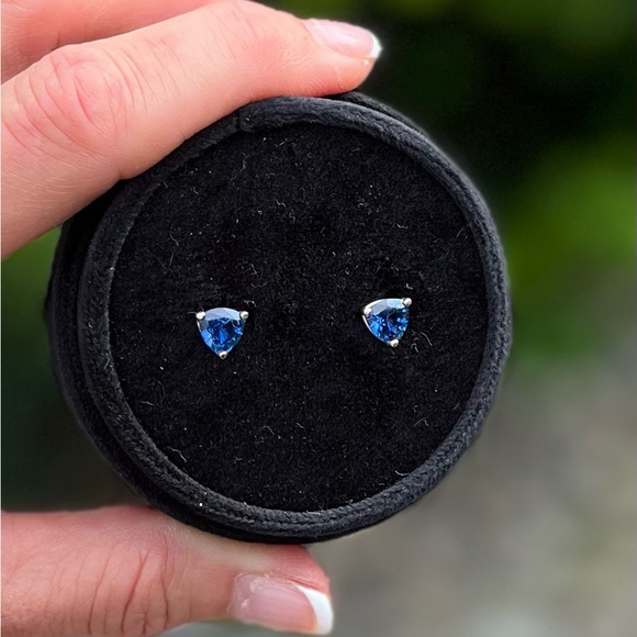 BLUE SAPPHIRE EARRINGS—UNTREATED-NO HEAT—2.50 TCW—TRILLION CUT—14KT GOLD-HIGH - Picture 15 of 15